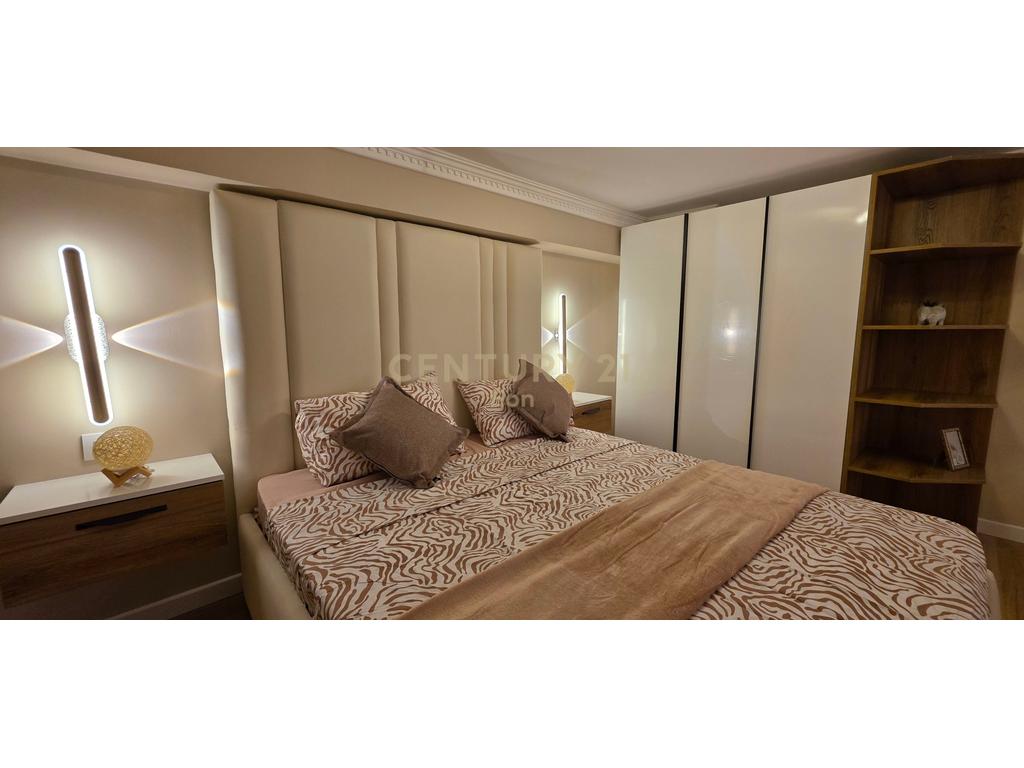 Apartamento/duplex à venda + estacionamento, praia, durres!