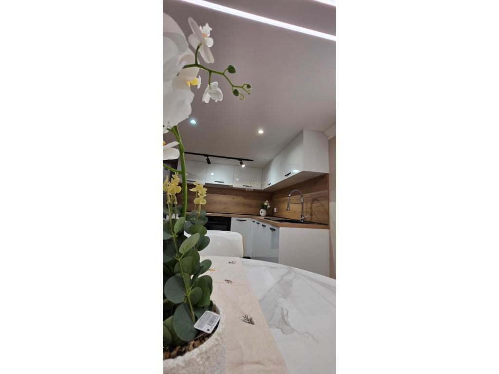 Apartamento/duplex à venda + estacionamento, praia, durres!