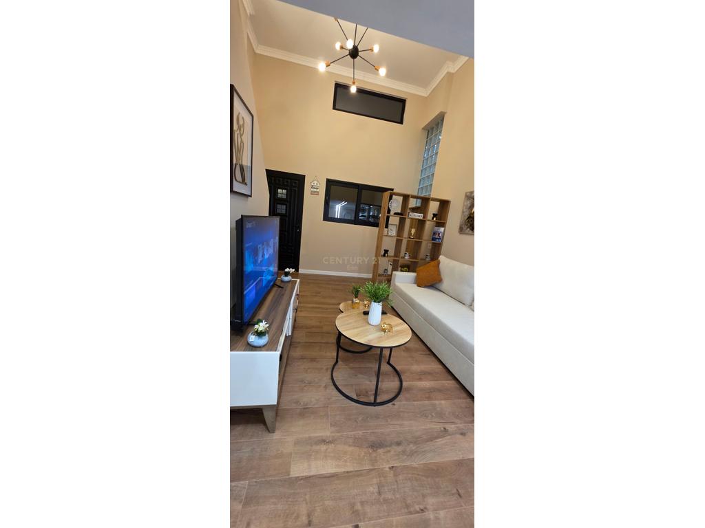 Apartamento/duplex à venda + estacionamento, praia, durres!