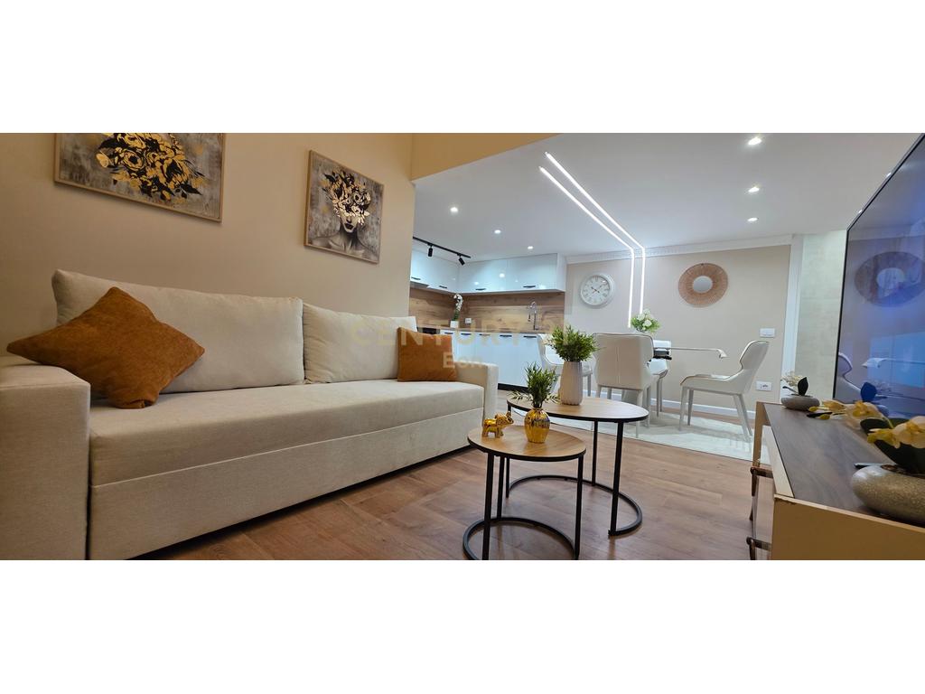 Apartamento/duplex à venda + estacionamento, praia, durres!