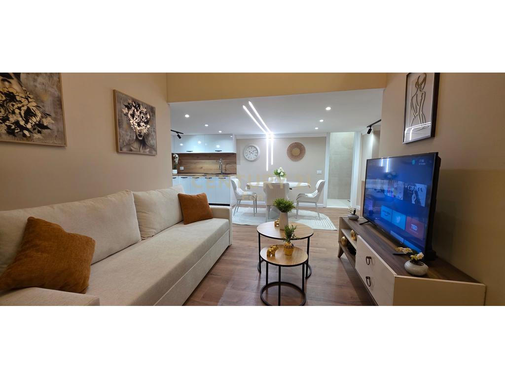 Apartamento/duplex à venda + estacionamento, praia, durres!