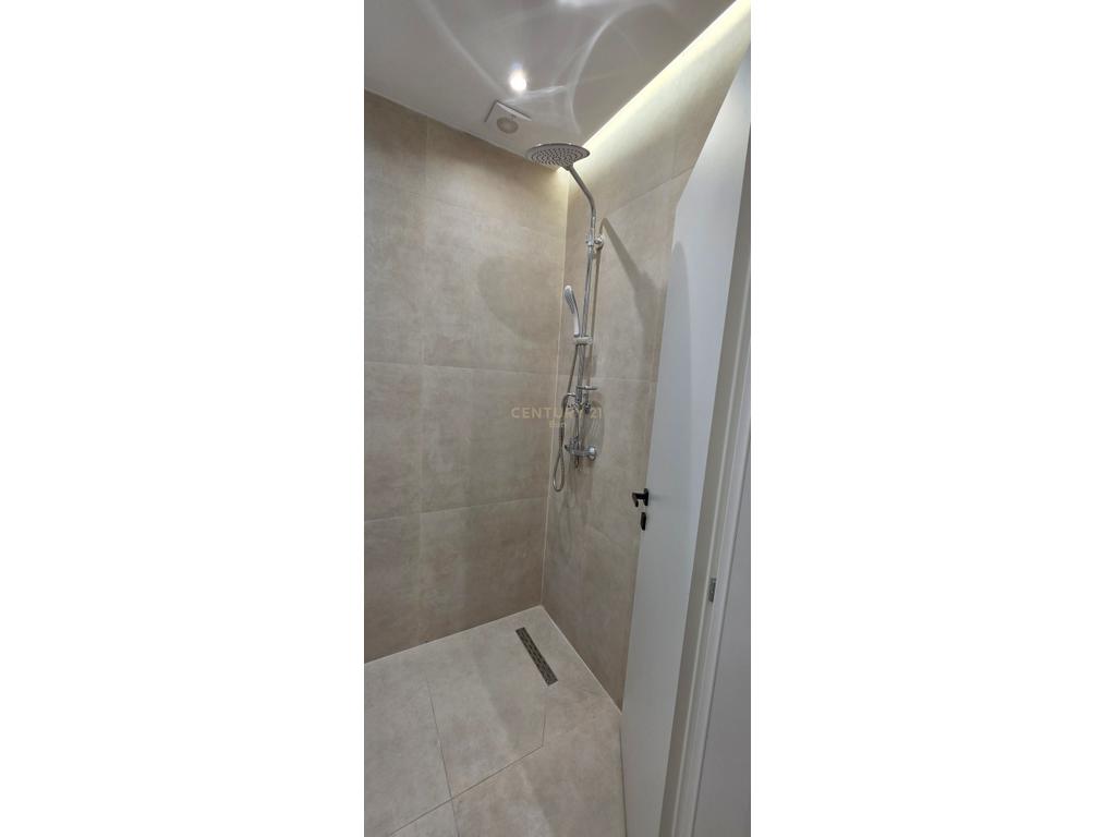 Apartamento/duplex à venda + estacionamento, praia, durres!