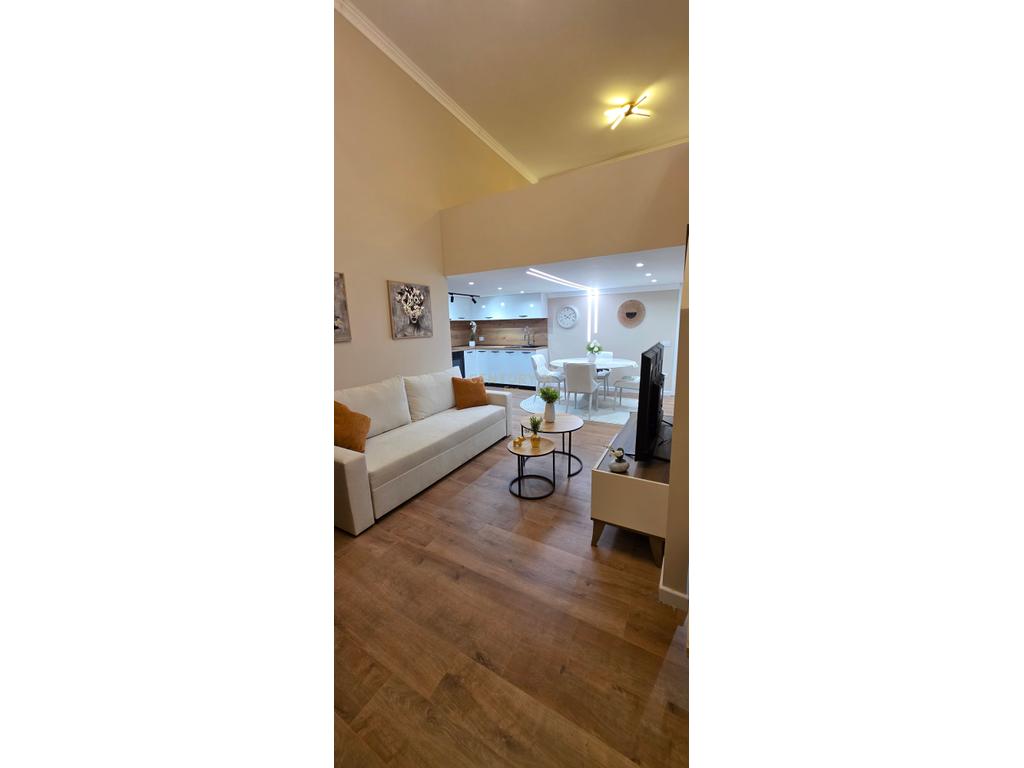 Apartamento/duplex à venda + estacionamento, praia, durres!