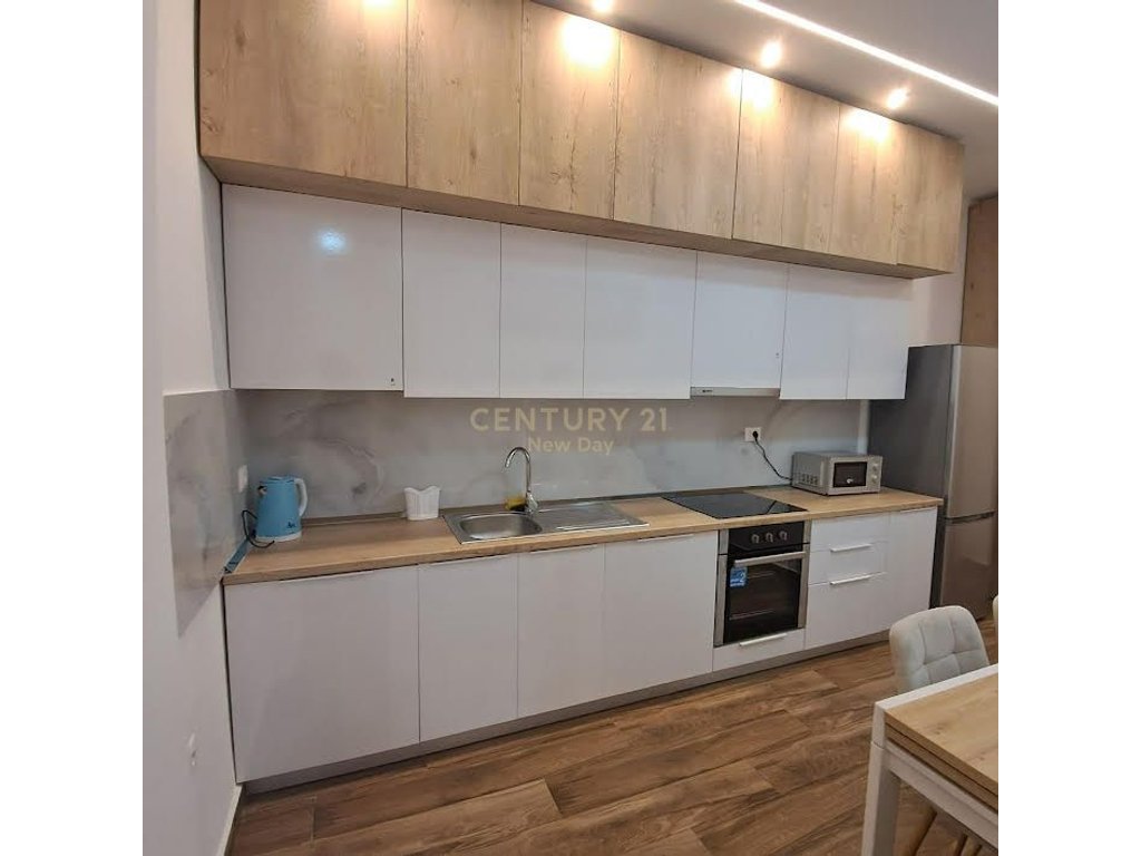 Apartamento/duplex à venda + estacionamento, praia, durres!