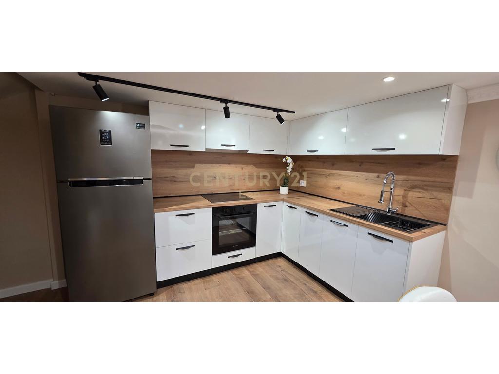 Apartamento/duplex à venda + estacionamento, praia, durres!