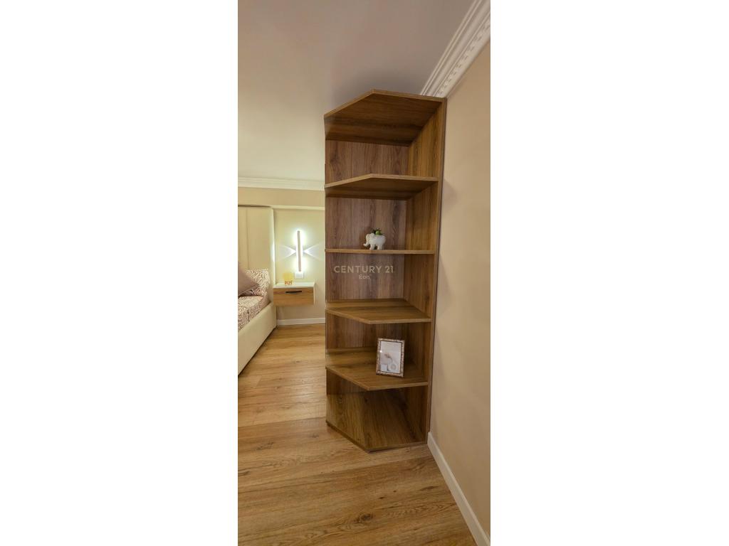 Apartamento/duplex à venda + estacionamento, praia, durres!