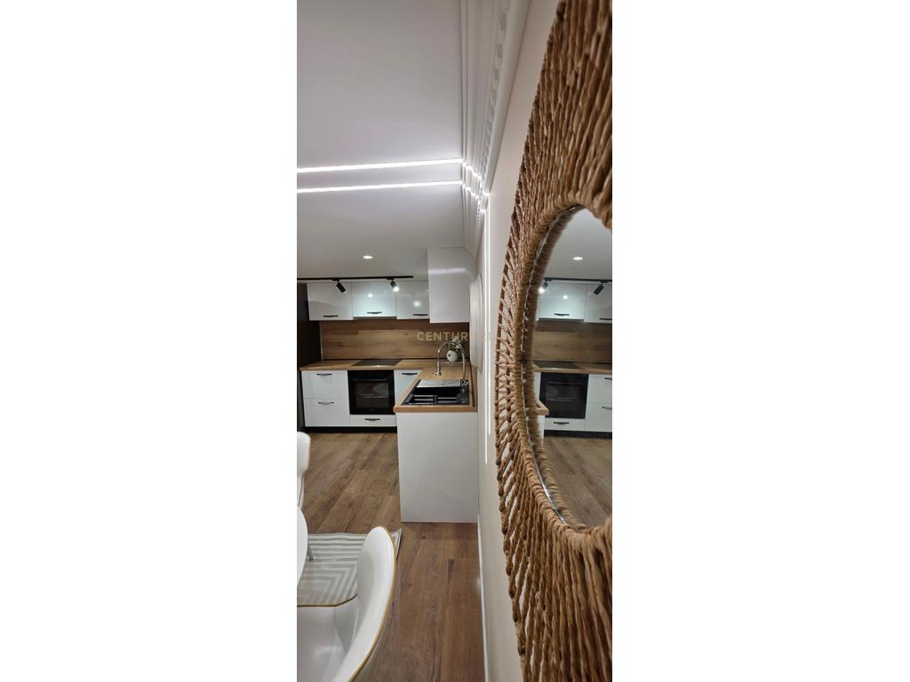 Apartamento/duplex à venda + estacionamento, praia, durres!