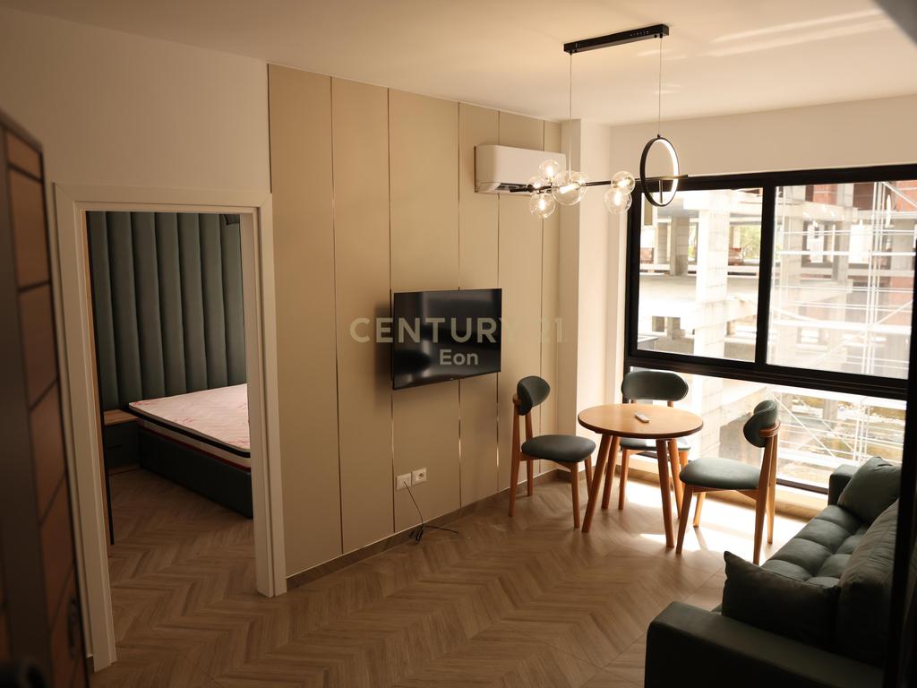 Apartamento 1+1 à venda na zona de malit të robit!