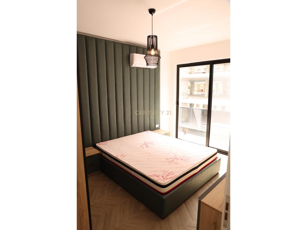 Apartamento 1+1 à venda na zona de malit të robit! (5)