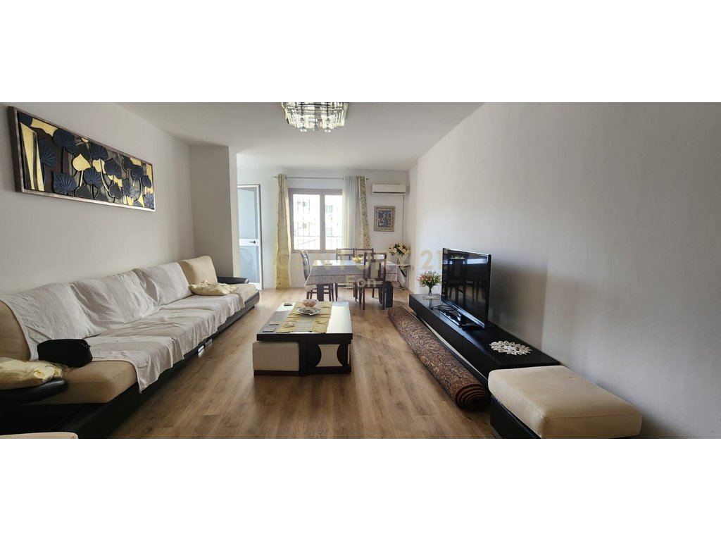 Apartamento para alugar 2+1+2 com varanda, lagjja 17, durres!