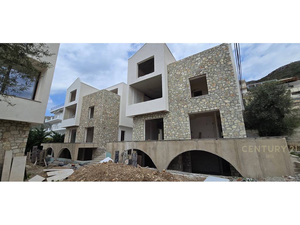Duplex 2+1+3 in qeparo!