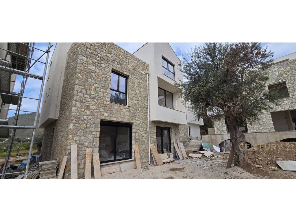 Duplex 2+1+3 a qeparo!