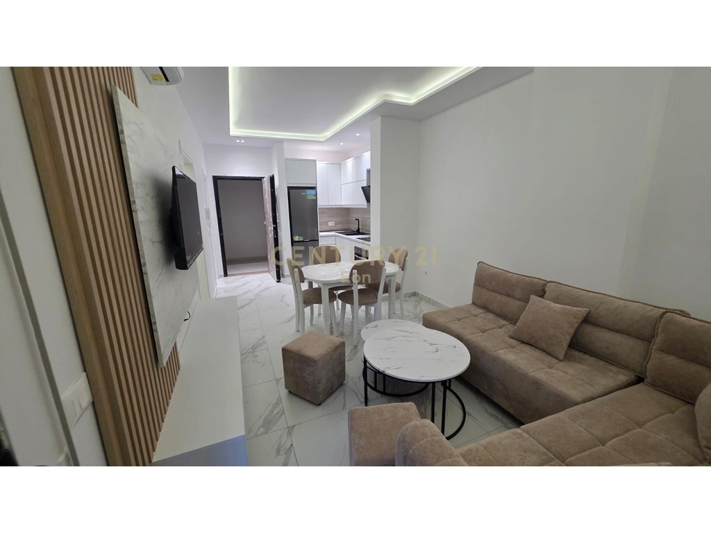 Appartement 1+1 à vendre près de l'hôtel grint, golem! (2)