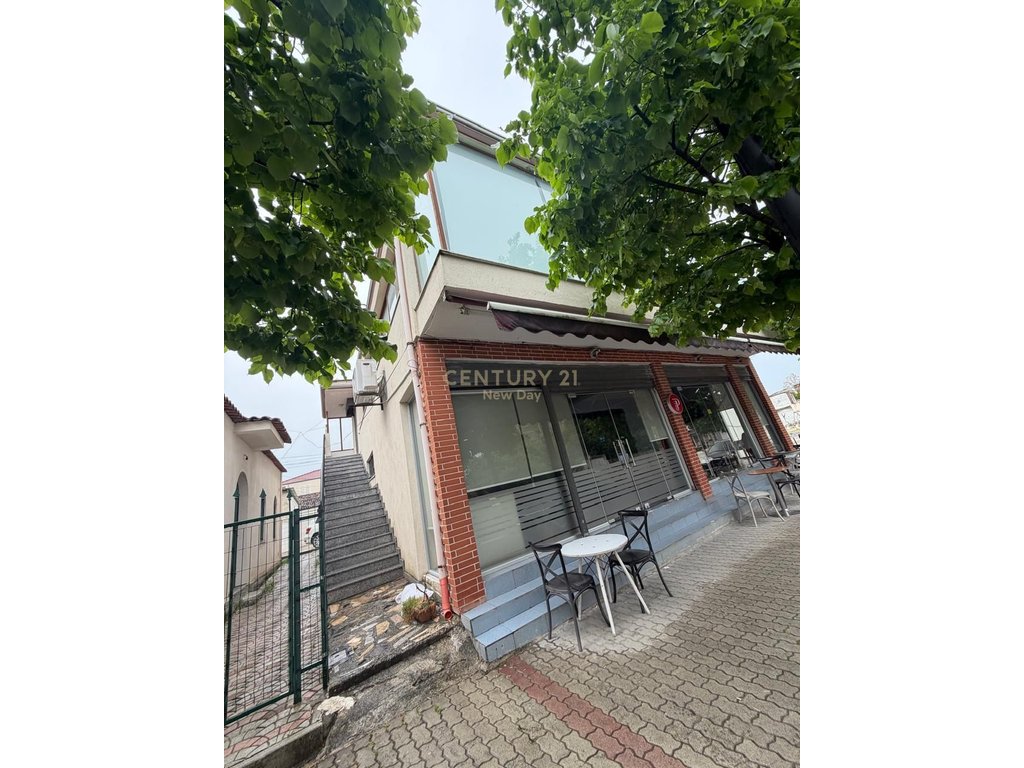 Oficina en alquiler en Kavajë - €600 | 140 m² (2)
