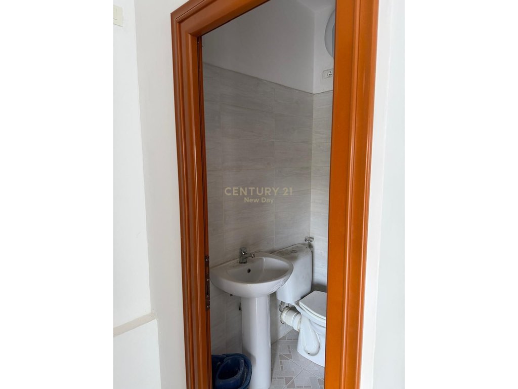 Oficina en alquiler en Kavajë - €600 | 140 m² (4)