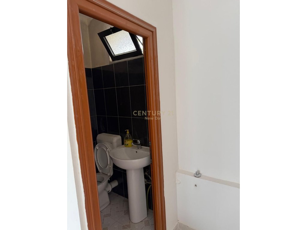 Oficina en alquiler en Kavajë - €600 | 140 m² (5)