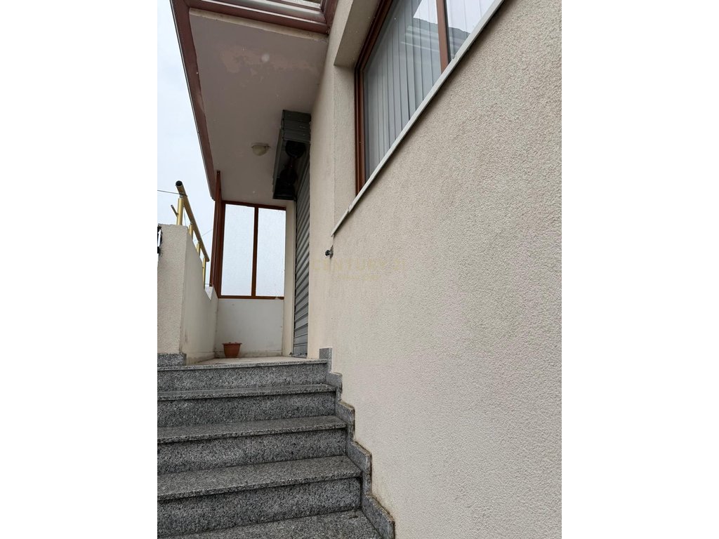 Oficina en alquiler en Kavajë - €600 | 140 m² (6)