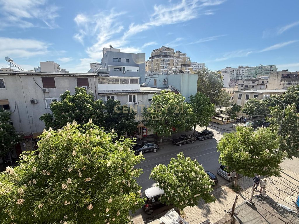 2+1+3 balcones + terraza + trastero