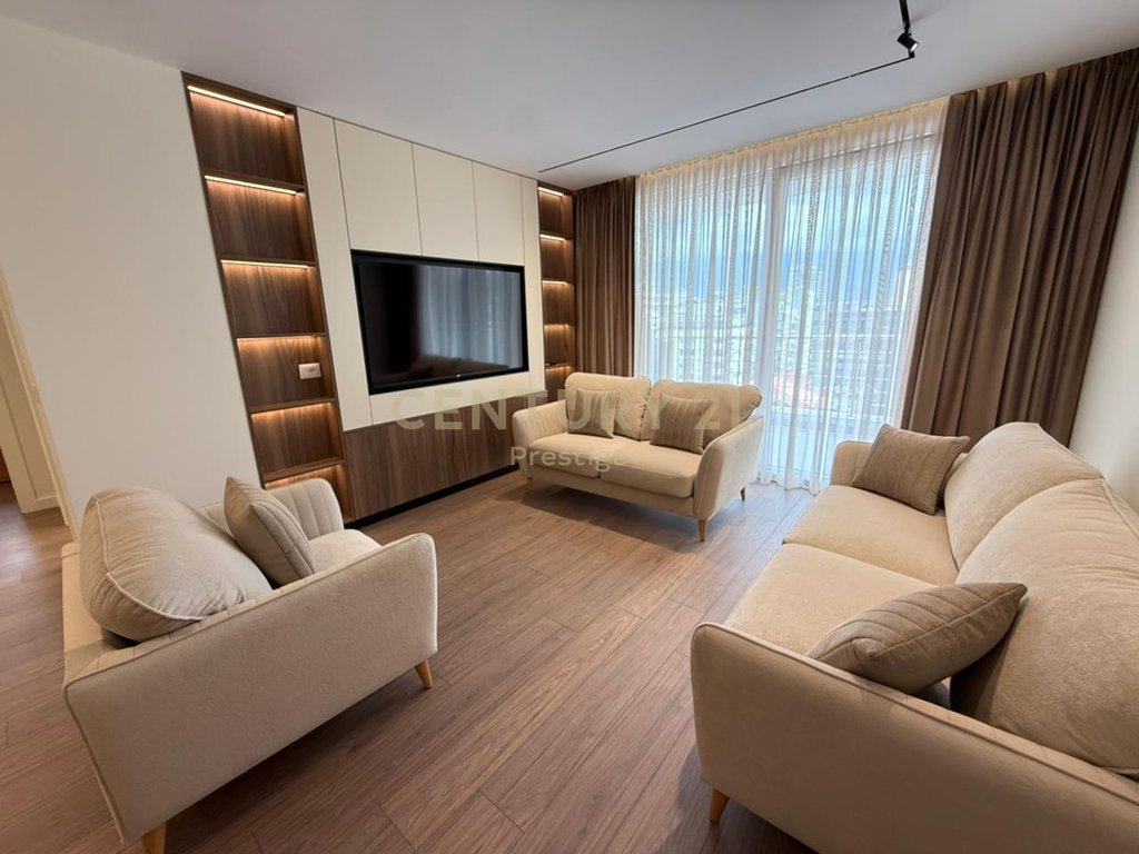Appartamento di lusso 2+1+2 con posto auto vicino a ish Blloku, Tirana!