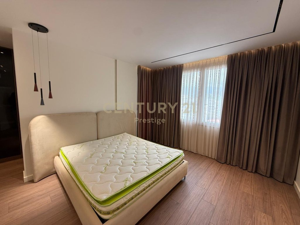 Appartamento di lusso 2+1+2 con posto auto vicino a ish Blloku, Tirana! (7)