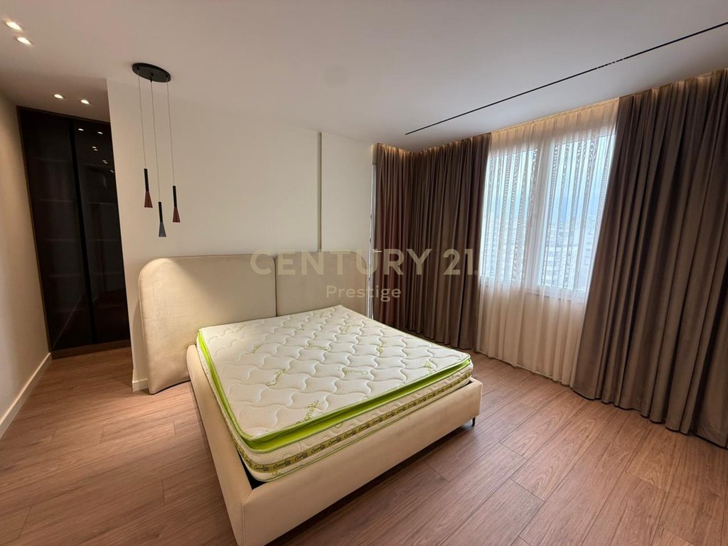 Appartamento di lusso 2+1+2 con posto auto vicino a ish Blloku, Tirana! (8)