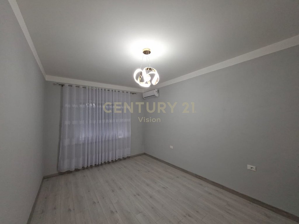 Apartament per shitje 3+1+2 prane sheshit prek cali, Shkodër