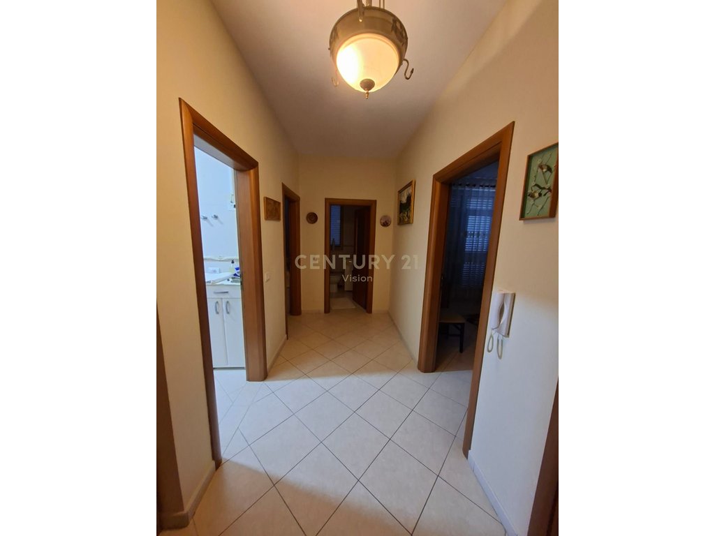 Apartament per shitje 3+1+2 prane sheshit prek cali, Shkodër