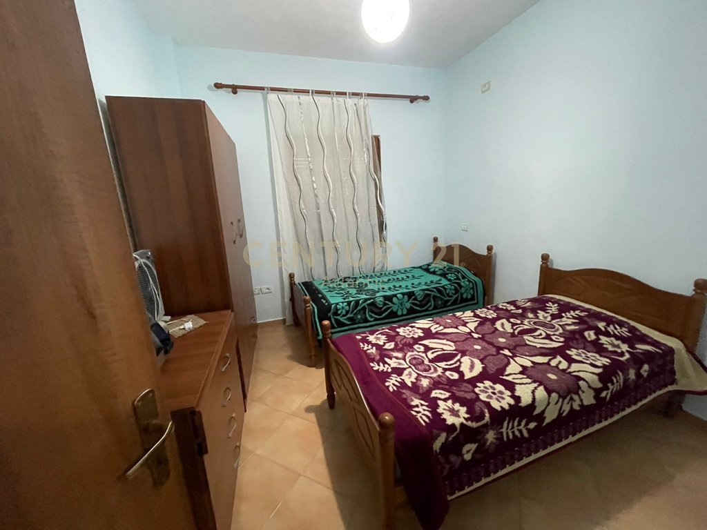 Jepet me qera kati i dyte i nje shtepie private 2+1 ne arapaj (4)