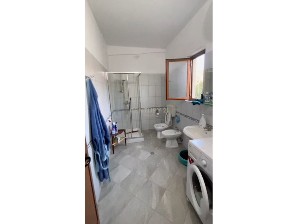 Jepet me qera kati i dyte i nje shtepie private 2+1 ne arapaj (5)