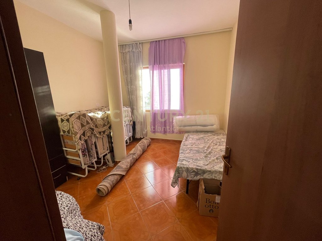Jepet me qera kati i dyte i nje shtepie private 3+1 ne arapaj (4)