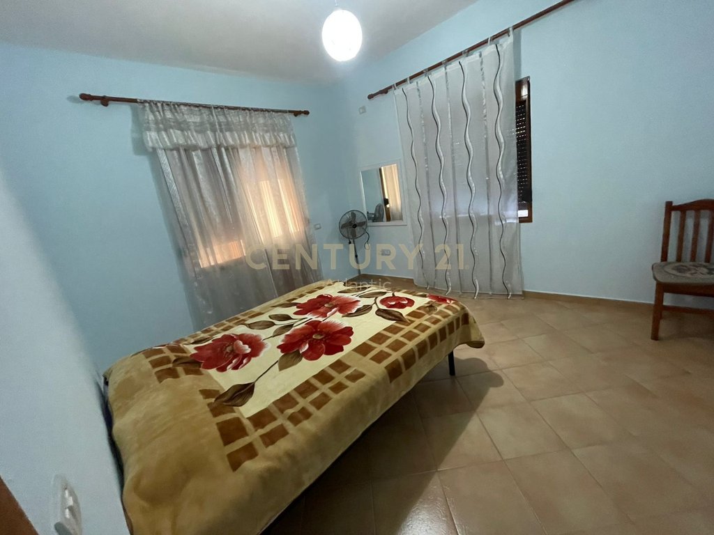 Jepet me qera kati i dyte i nje shtepie private 3+1 ne arapaj (8)