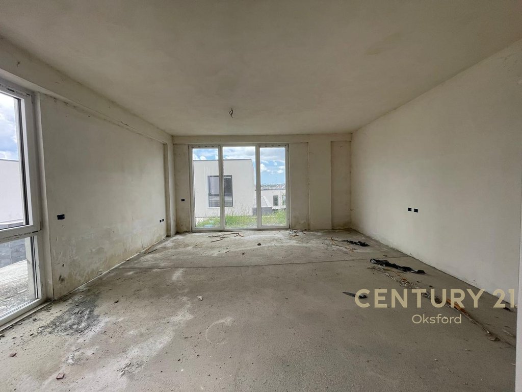 Apartament 3+1+2 me oborr per shitje tek liqeni i farkes (2)