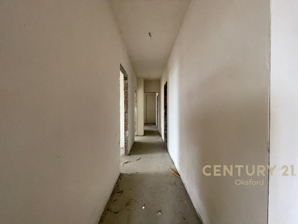 Apartament 3+1+2 me oborr per shitje tek liqeni i farkes (5)