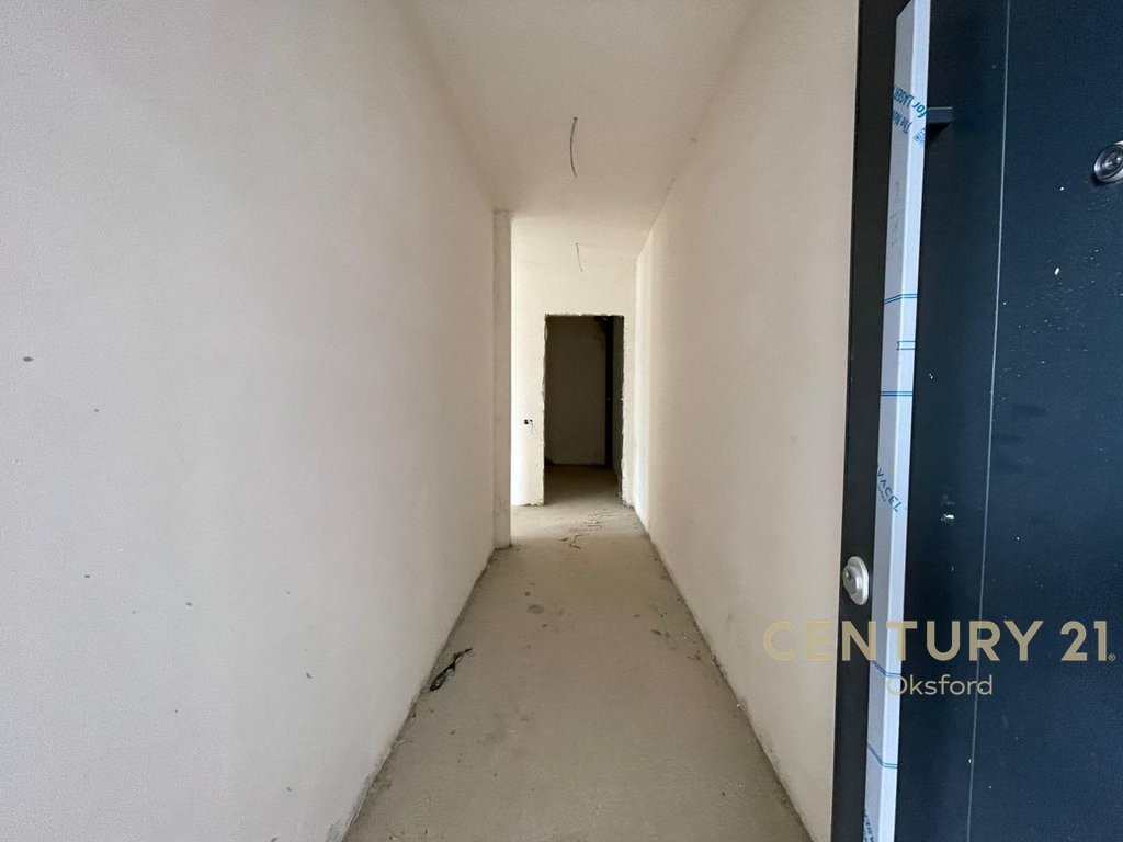 Apartament 3+1+2 me oborr per shitje tek liqeni i farkes (6)