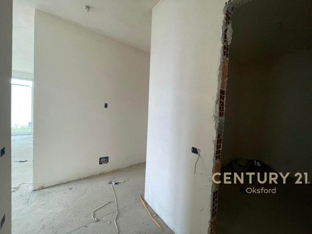 Apartament 3+1+2 me oborr per shitje tek liqeni i farkes (7)
