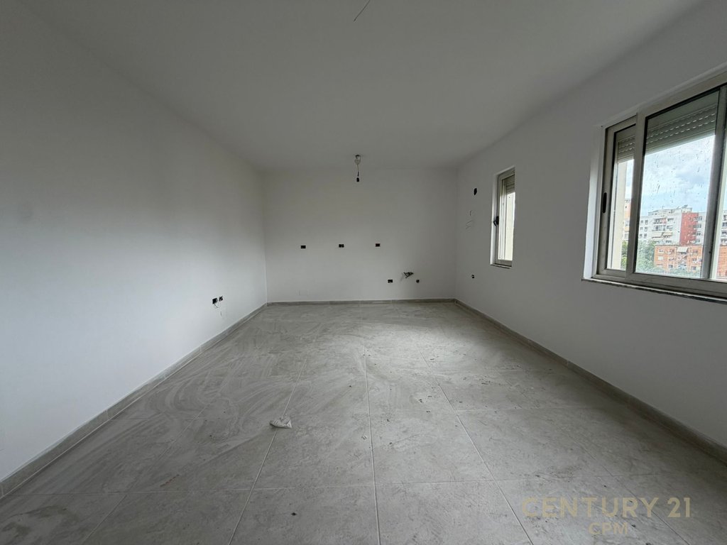 Apartament 2+1 per shitje te Ali Demi! (2)
