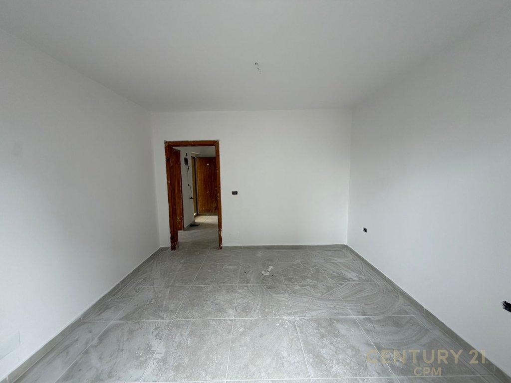 Apartament 2+1 per shitje te Ali Demi! (3)