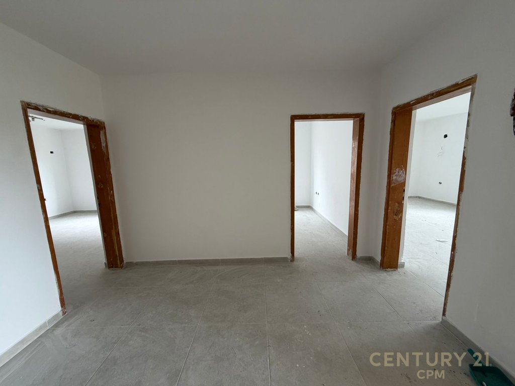 Apartament 2+1 per shitje te Ali Demi! (4)