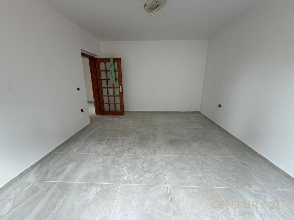 Apartament 2+1 per shitje te Ali Demi! (5)