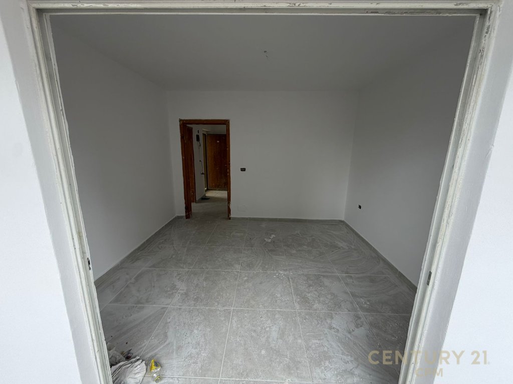 Apartament 2+1 per shitje te Ali Demi! (6)
