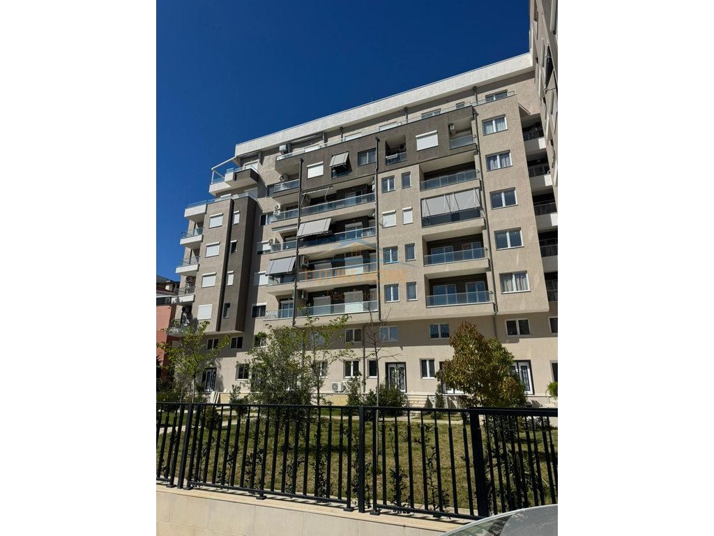 Shitet, duplex 2+1+2, golem,Kavajë