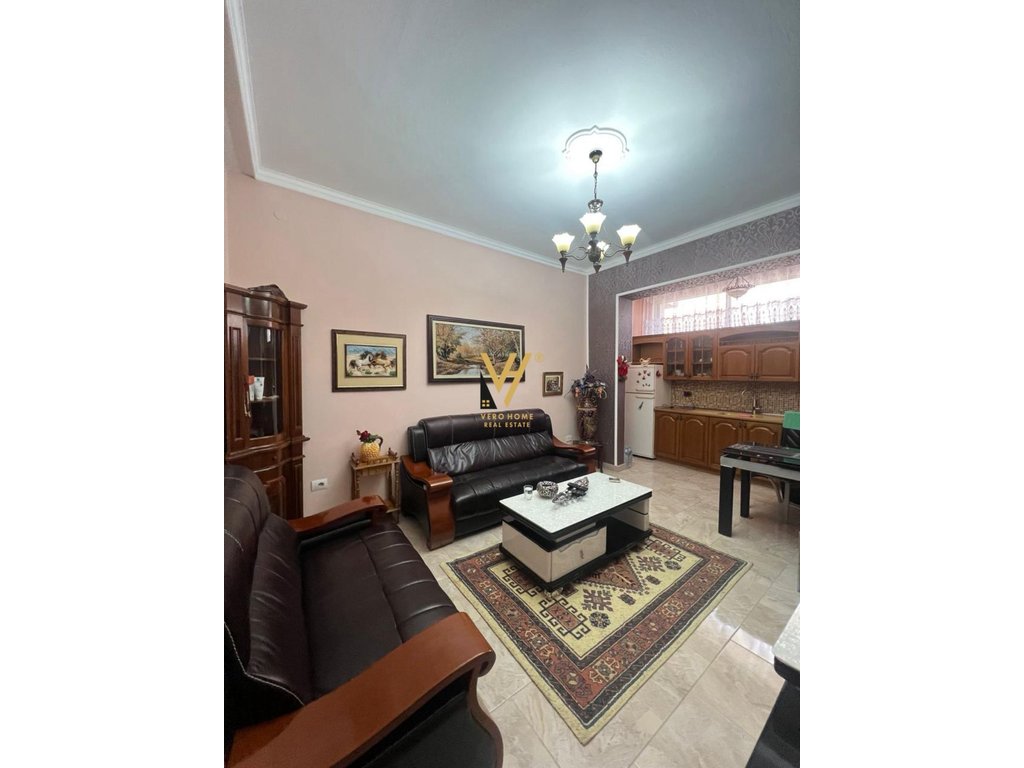 Jepet apartament 2+1+blk me qira te stadiumi dinamo 60.000 leke