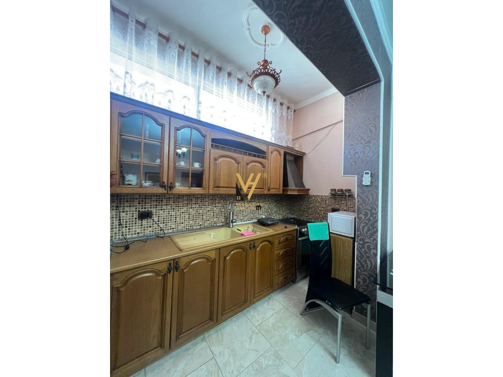 Jepet apartament 2+1+blk me qira te stadiumi dinamo 60.000 leke