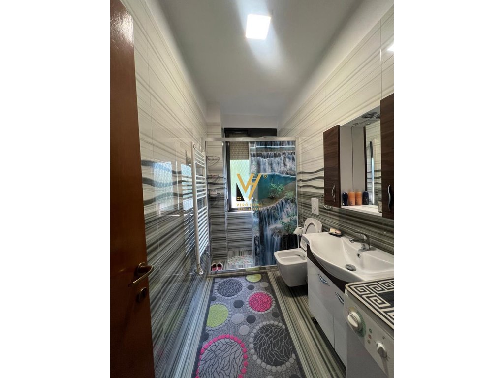 Jepet apartament 2+1+blk me qira te stadiumi dinamo 60.000 leke