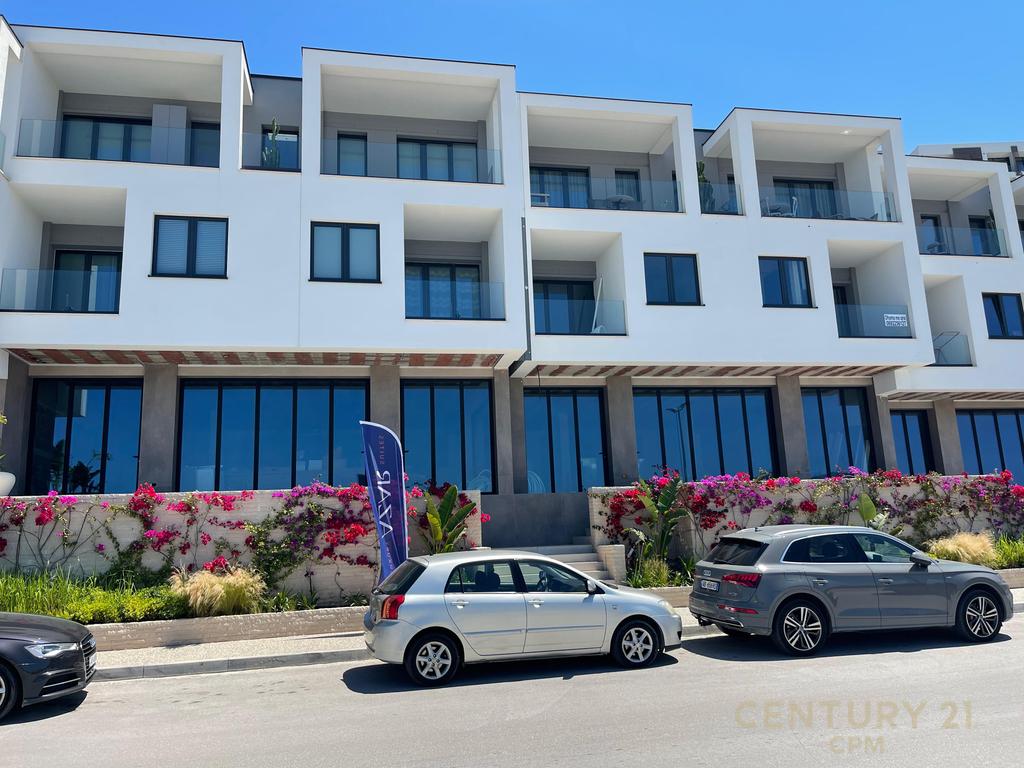 Shiten dy ambiente biznesi në lungomare, 45 m² secili ose 94 m² total (8)
