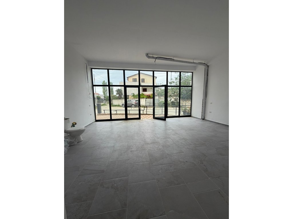 Jepen me qira ambiente biznesi në lungomare, 45 m² secili ose 94 m² total (2)
