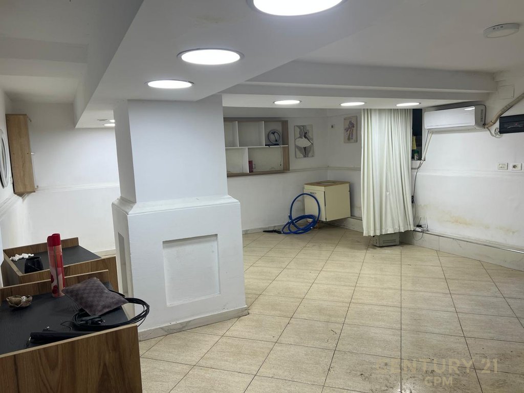 Espace commercial près de la place willson sur la rue moskat (8)