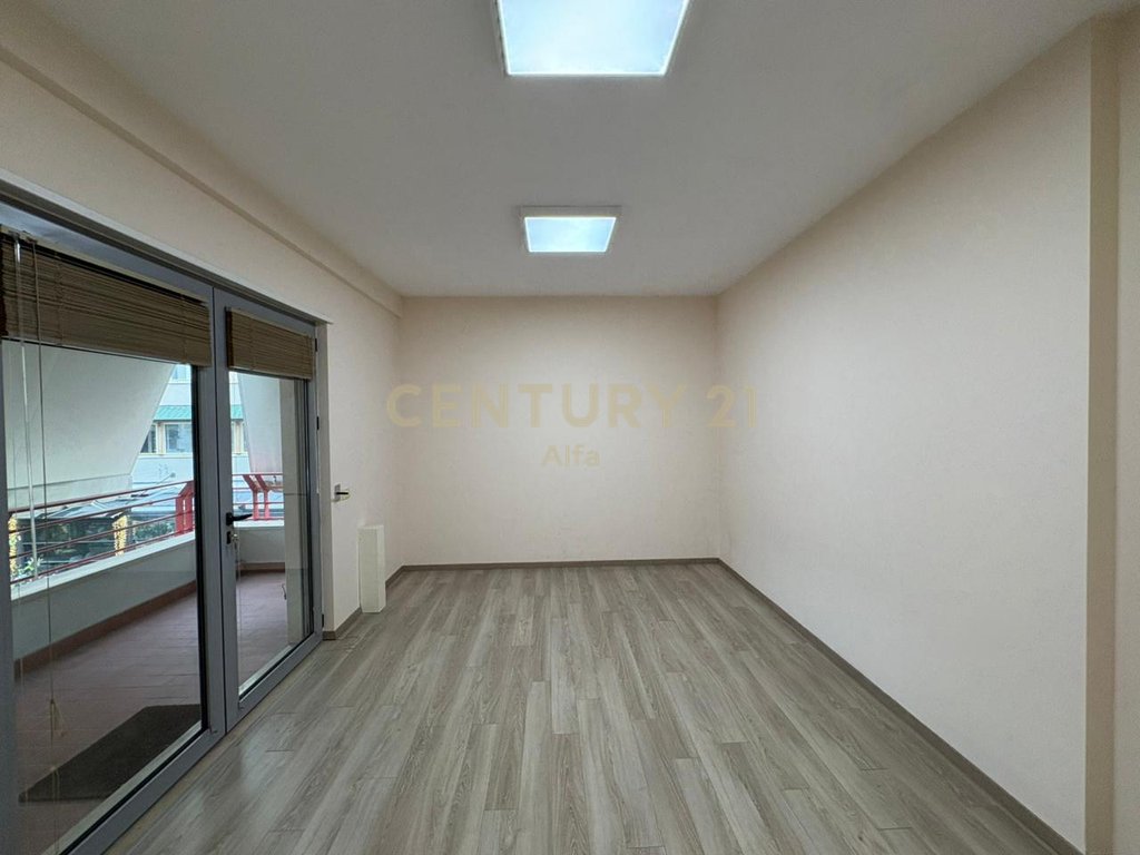 Shitet apartament 3+1+2+depo tek kopshti zoologjik, pranë pavarotit!