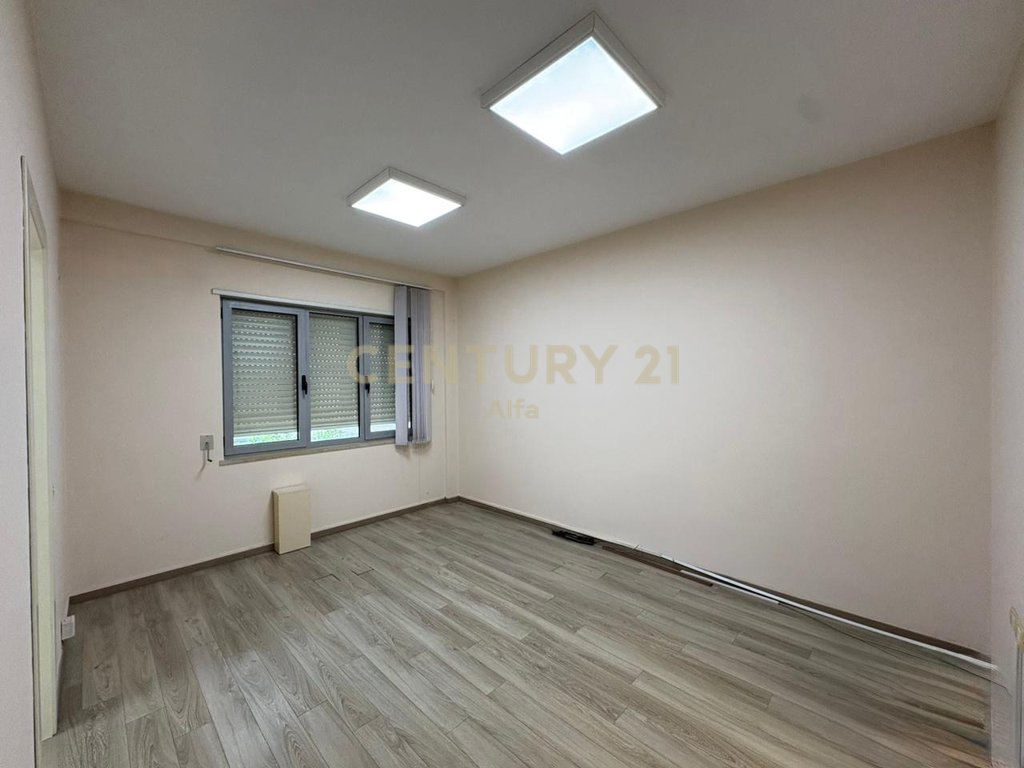 Shitet apartament 3+1+2+depo tek kopshti zoologjik, pranë pavarotit!