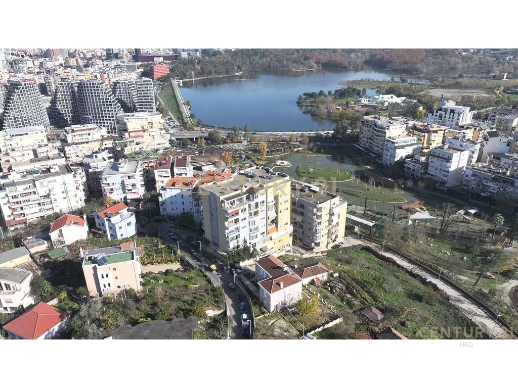 Shitet apartament 3+1+2+depo tek kopshti zoologjik, pranë pavarotit!